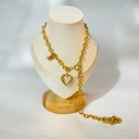 Collier couleur or avec des cœurs