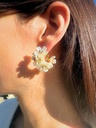 Boucles d’oreilles petites fleurs blanches