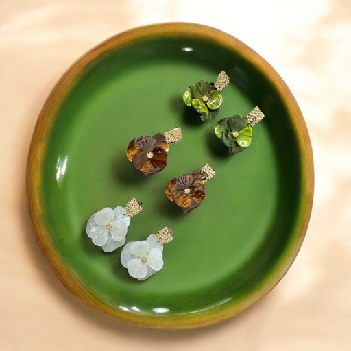 Boucles d’oreilles fleurs en acrylique, or 18K